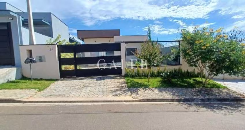 Casa à venda em Atibaia-SP: 3 quartos, 1 suíte, 2 salas, 3 banheiros, 2 vagas na Serras de Atibaia 1 - 384m².