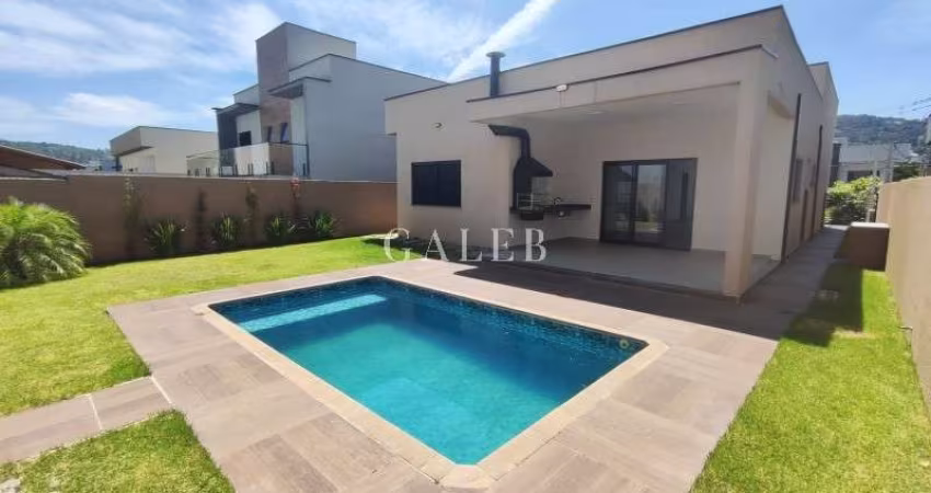 Casa em Condomínio  em Atibaia-SP  - 3 Quartos, 1 Suíte, 2 Salas, Home Office