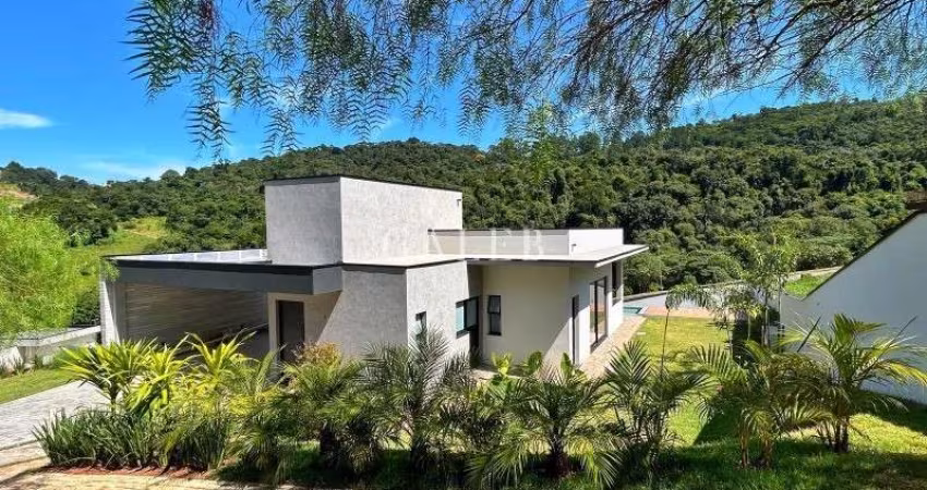 Casa de luxo em condomínio: 3 quartos, 3 suítes, 2 salas, 5 banheiros, 4 vagas de garagem, 220m² em Atibaia-SP no Condomínio Quintas da Boa Vista.