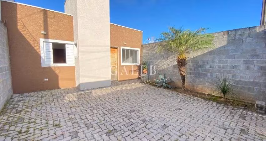 CASA TÉRREA, 2 QUARTOS, QUINTAL GRANDE, 2 VAGAS DE GARAGEM
