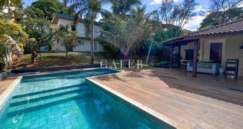 Casa térrea à venda com 3 suítes, piscina, muito quintal e perto do centro da cidade