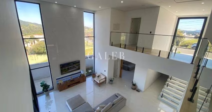 Luxuosa casa no Condomínio Serra da Estrela com 5 suítes e uma vista deslumbrante