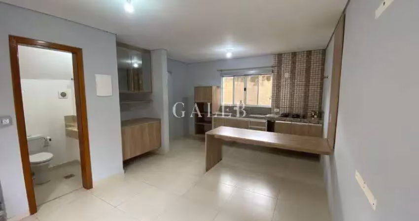 Sobrado à venda no condomínio vida village com 70m². 02 quartos, 01 suíte, sala, 03 banheiros, 1 vaga de garagem. aproveite!