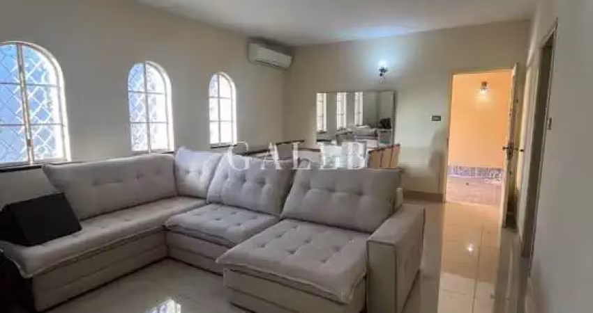 Imperdível oportunidade de adquirir sua casa na vila thais, atibaia-sp! 3 quartos, 1 suíte, 2 salas, 3 banheiros, 3 vagas de garagem,  confira já!