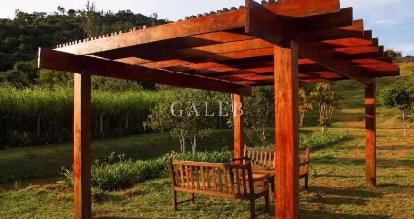 Terreno à venda, dentro da cidade de atibaia, em condomínio, com 726,83m²