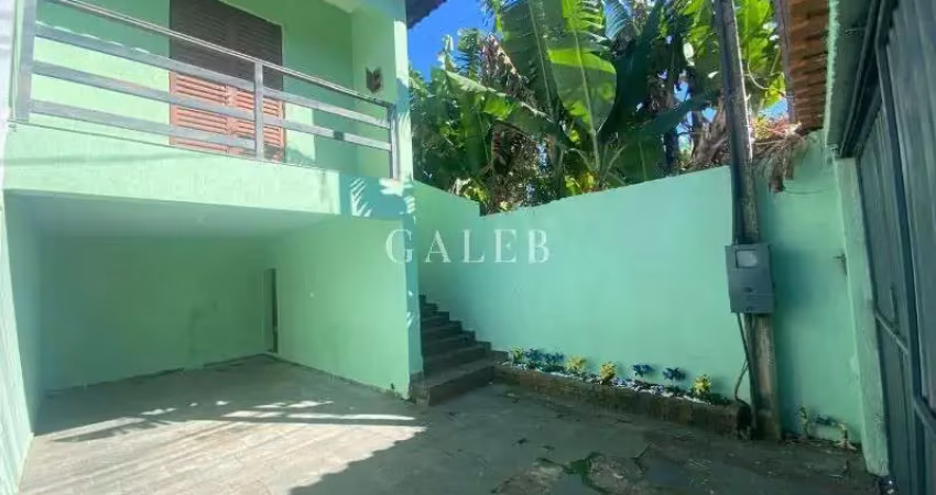 Casa muito bem localizada no jardim imperial - 02 amplos quartos, 2 vagas de garagem e um quintal espaçoso!!