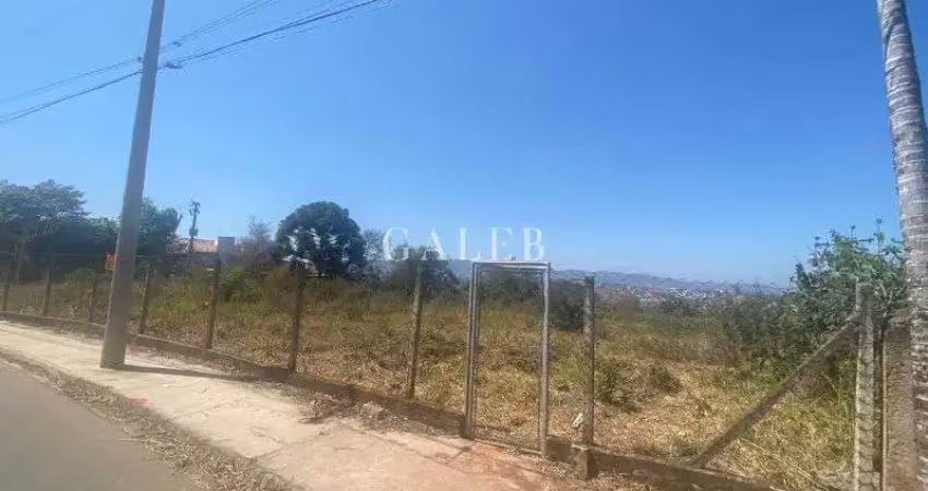 Excelente terreno com 1.590m² de área e vista maravilhosa da pedra grande!