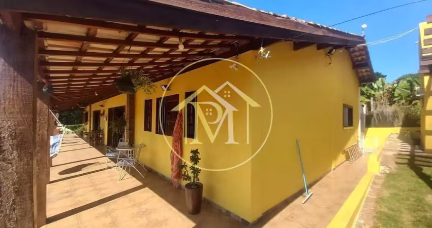 Chácara à venda, terreno de 3.285 m² (com 3 lotes desmembráveis) e 271 m² construídos.