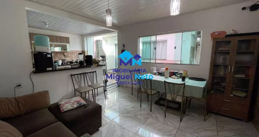 Casa com Painel Solar no Condomínio Vila Bella – 03 Quartos + Edícula