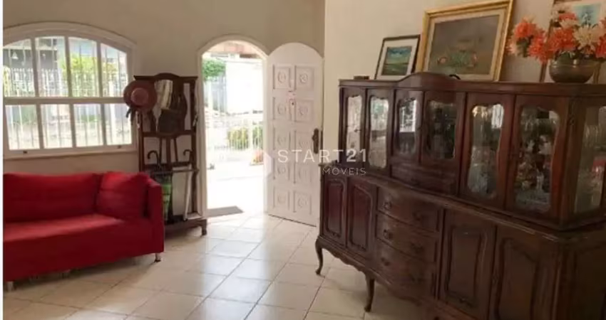 OPORTUNIDADE INCRÍVEL: CASA COM 3 QUARTOS, 1 SUÍTE, PISCINA, CHURRASQUIRA E VAGA DE GARAGEM A VENDA