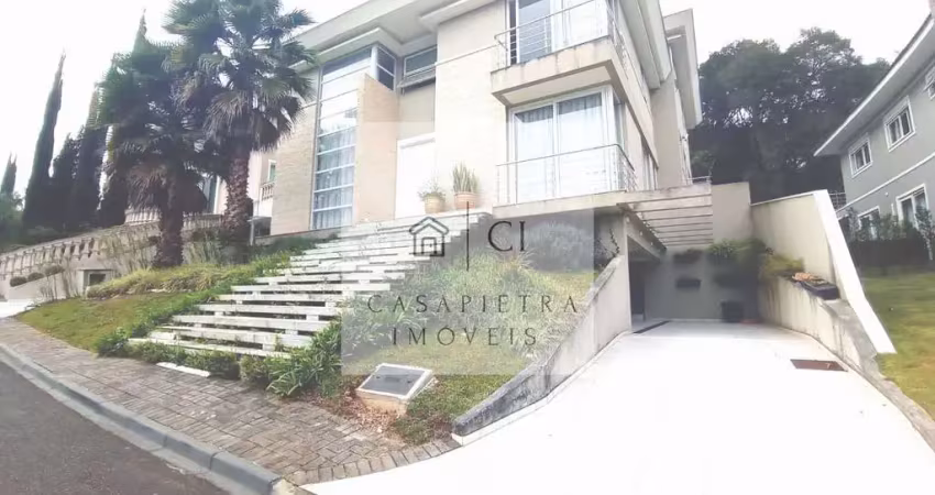 Casa em Condomínio com amplo espaço de jardim 4 suítes 482,24m2