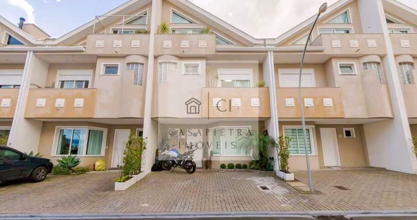 Sobrado Triplex em Condomínio Fechado Com 200 m2
