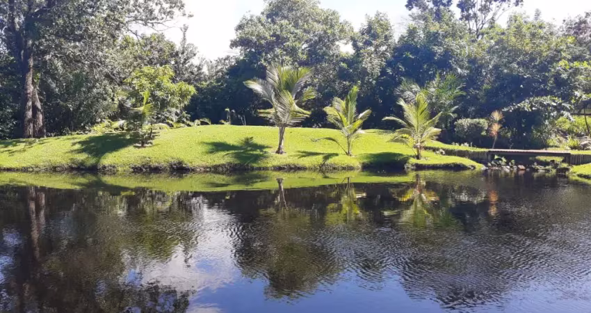 Chácara no Condomínio Parque das Árvores - Estrada do Coco , Condomínio Clube