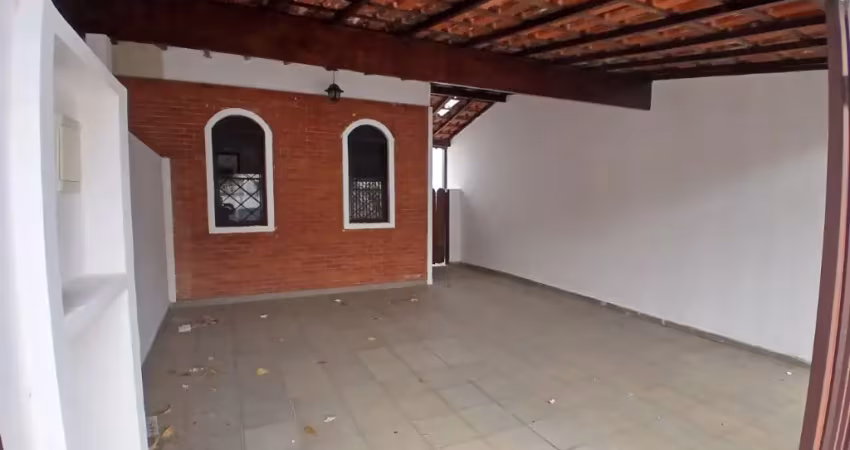 Casa térrea no bosque dos eucaliptos com 2 quartos (suíte)