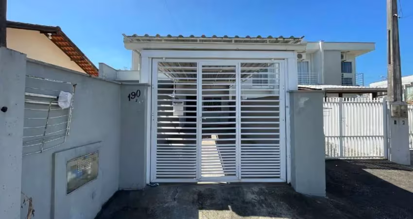 Casa com 2 quartos à venda na Rua Luiz Reduzino Pacheco, 190, São Marcos, Joinville
