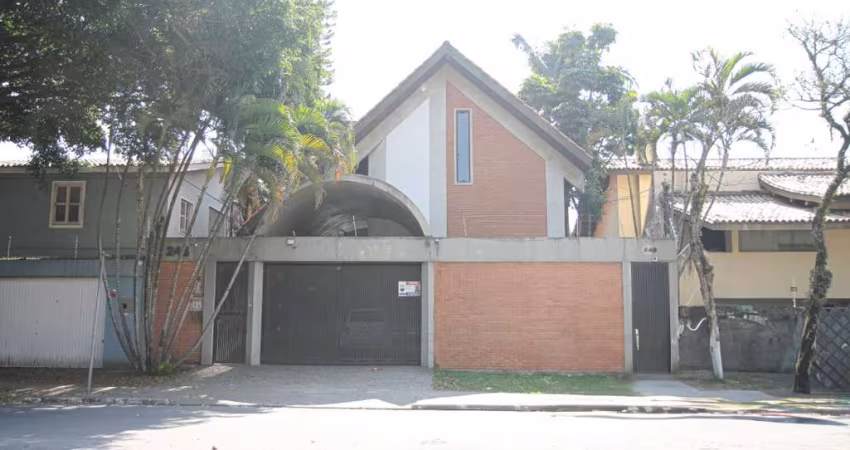 Sobrado para venda com 4 quartos, sendo 2 suítes, 390m²