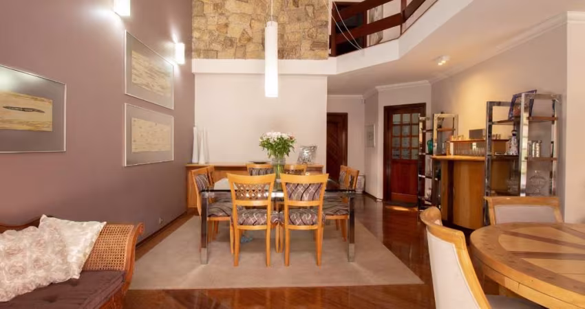 Casa tipo para venda com 14 quartos, sendo 3 suítes, 462m²