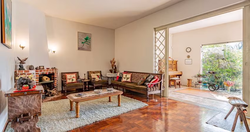 Casa tipo para venda com 4 quartos, sendo 2 suítes, 258m²