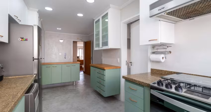 Apartamento tipo para venda com 3 quartos, sendo 1 suíte, 180m²