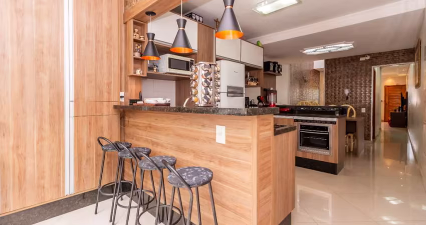 Sobrado para venda com 3 quartos, sendo 3 suítes, 153m²