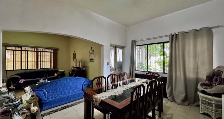 Casa tipo para venda com 4 quartos, sendo 2 suítes, 316m²