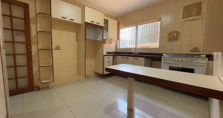Sobrado para venda e locação com 2 quartos, sendo 1 suíte, 95m²