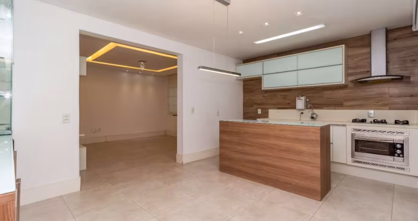 Sobrado para venda com 2 quartos, sendo 2 suítes, 154m²