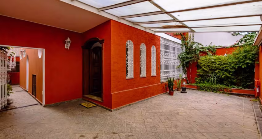Sobrado para venda com 3 quartos, sendo 1 suíte, 214m²