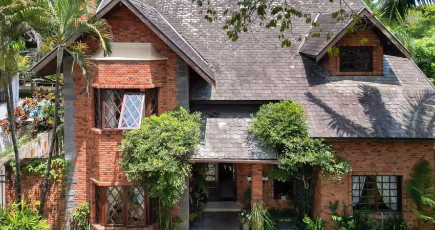 Casa de vila para venda com 4 quartos, sendo 4 suítes, 788m²