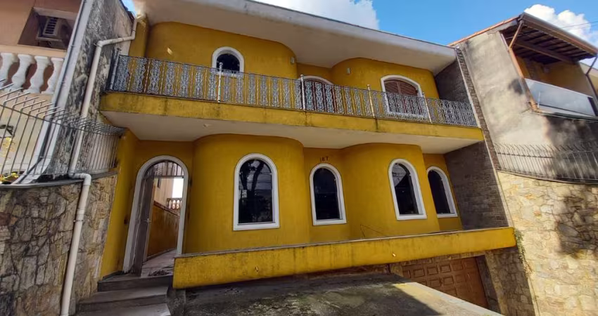 Casa tipo para venda com 4 quartos, sendo 1 suíte, 377m²