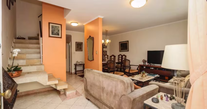 Casa tipo para venda com 3 quartos, 180m²