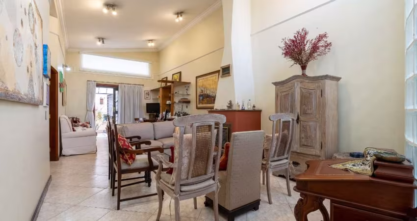 Casa tipo para venda com 2 quartos, sendo 2 suítes, 230m²