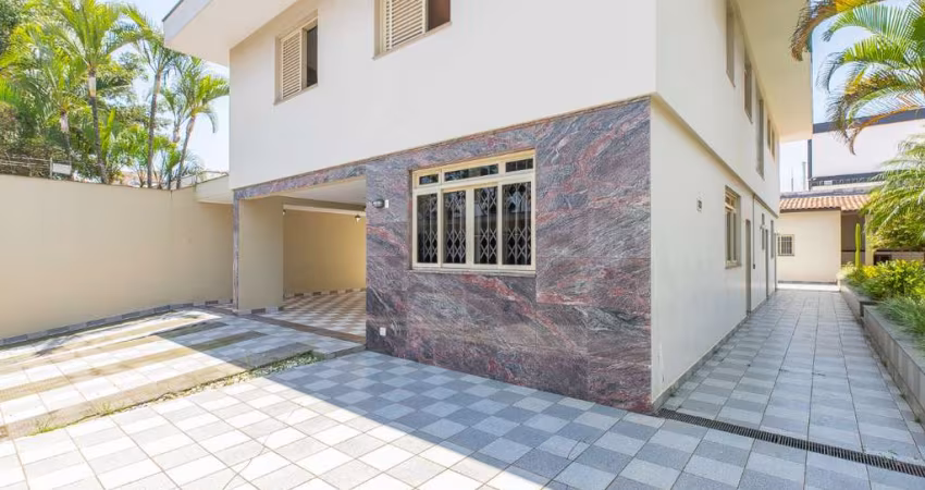 Casa tipo para venda com 4 quartos, sendo 2 suítes, 332m²
