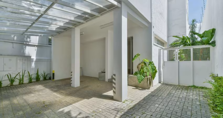 Sobrado para venda e locação com 4 quartos, sendo 1 suíte, 345m²
