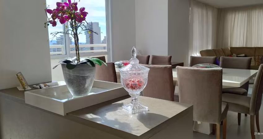 Duplex para venda com 4 quartos, sendo 3 suítes, 315m²