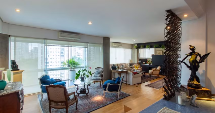 Apartamento tipo para venda e locação com 4 quartos, sendo 3 suítes, 272m²