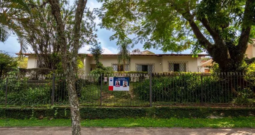 Casa tipo para venda com 4 quartos, sendo 1 suíte, 330m²