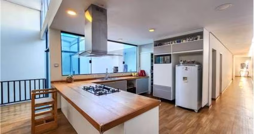 Casa tipo para venda com 6 quartos, sendo 1 suíte, 370m²