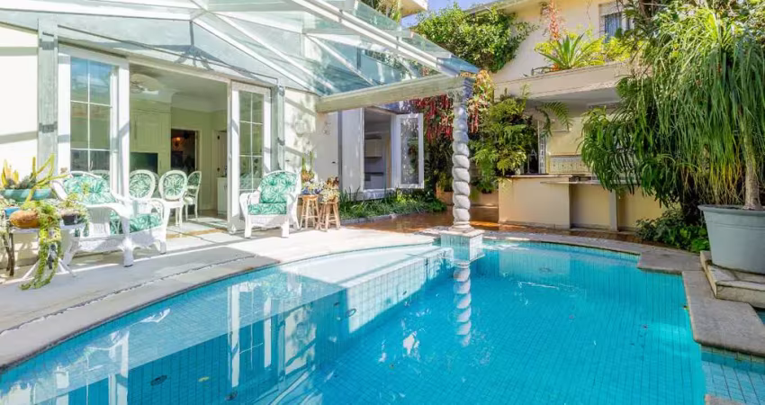 Casa tipo para venda com 5 quartos, sendo 2 suítes, 572m²
