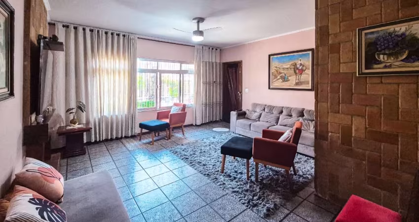 Casa tipo para venda com 5 quartos, sendo 2 suítes, 275m²