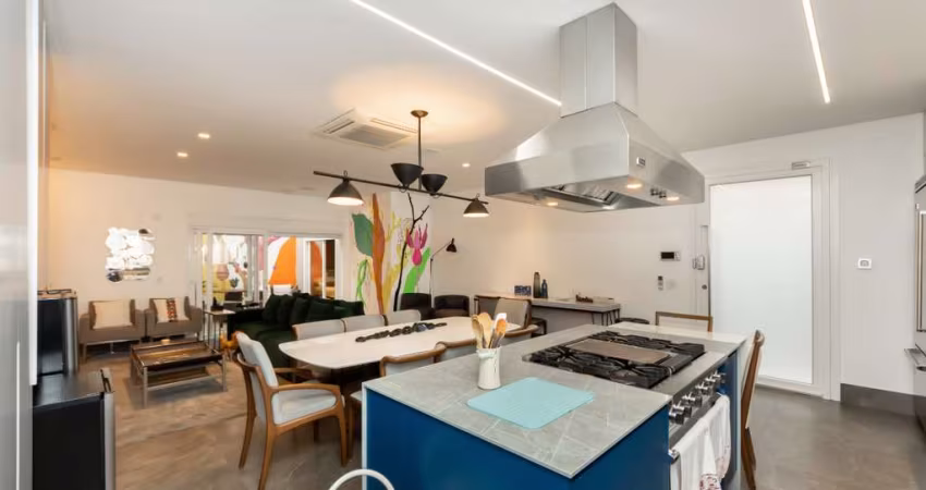 Sobrado para venda com 4 quartos, sendo 2 suítes, 256m²