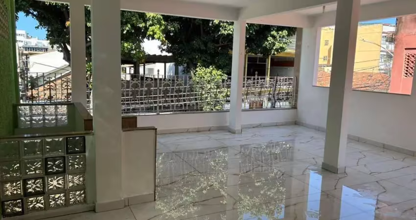 Casa em condomínio fechado com 2 quartos para alugar na Rua Luís Delfino, 123, Cascadura, Rio de Janeiro