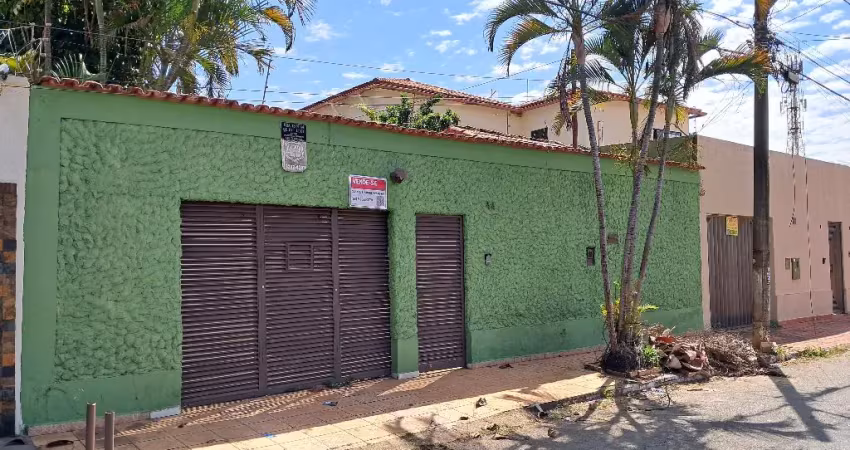 Oportunidade única! casa ampla com 3 suítes e estrutura para segundo piso em goiânia