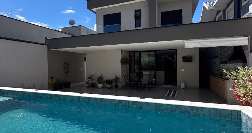 Sobrado moderno em condomínio no Urbanova