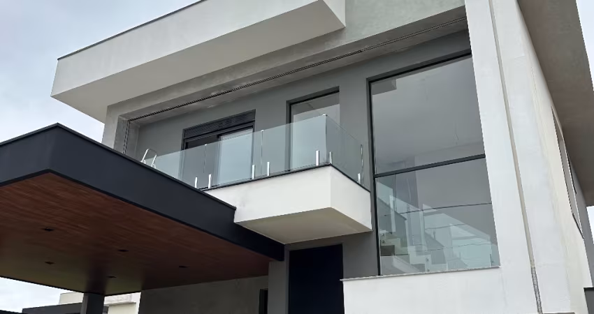 Sobrado recém construído no condomínio Ruda