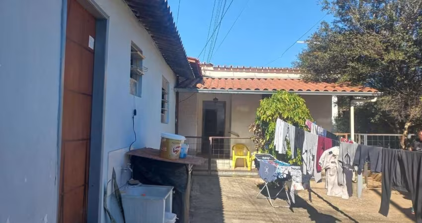 Casa com 3 quartos à venda na Esplanada, Belo Horizonte 
