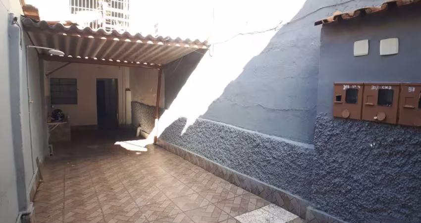 Casa com 2 quartos para alugar na Esplanada, Belo Horizonte 