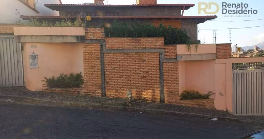 Excelente casa estilo colonial de 05 quartos 6 vagas no bairro Renascença