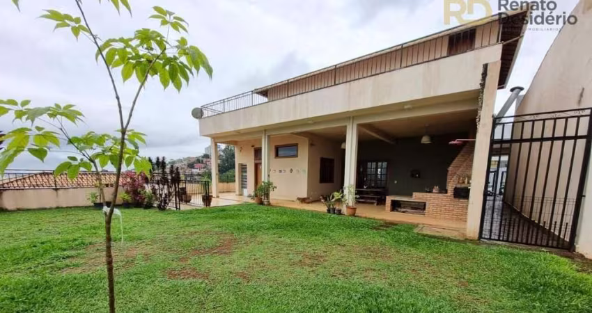 Casa 5 quartos estilo colonial no Buritis.