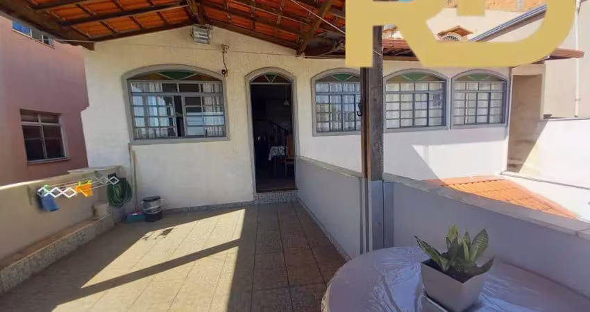 Casa 4 quartos, 2 vagas com sacada e vista maravilhosa da cidade